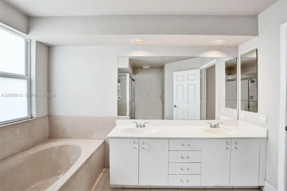 9308 NW 8th Cir Plantation, FL 33324