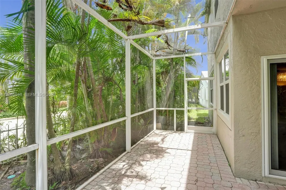 9308 NW 8th Cir Plantation, FL 33324