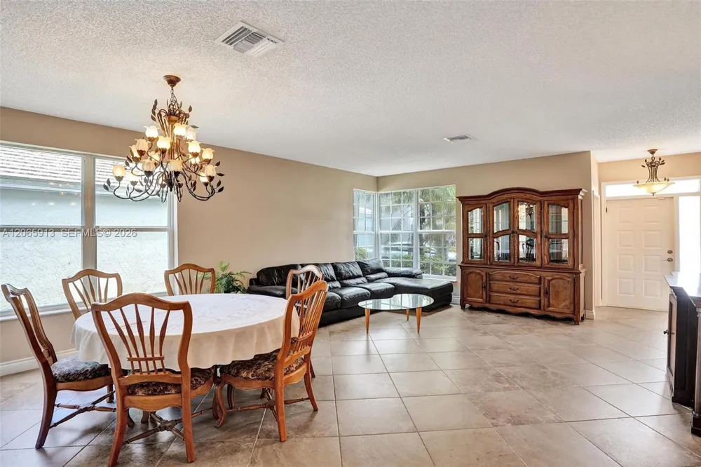 9308 NW 8th Cir Plantation, FL 33324