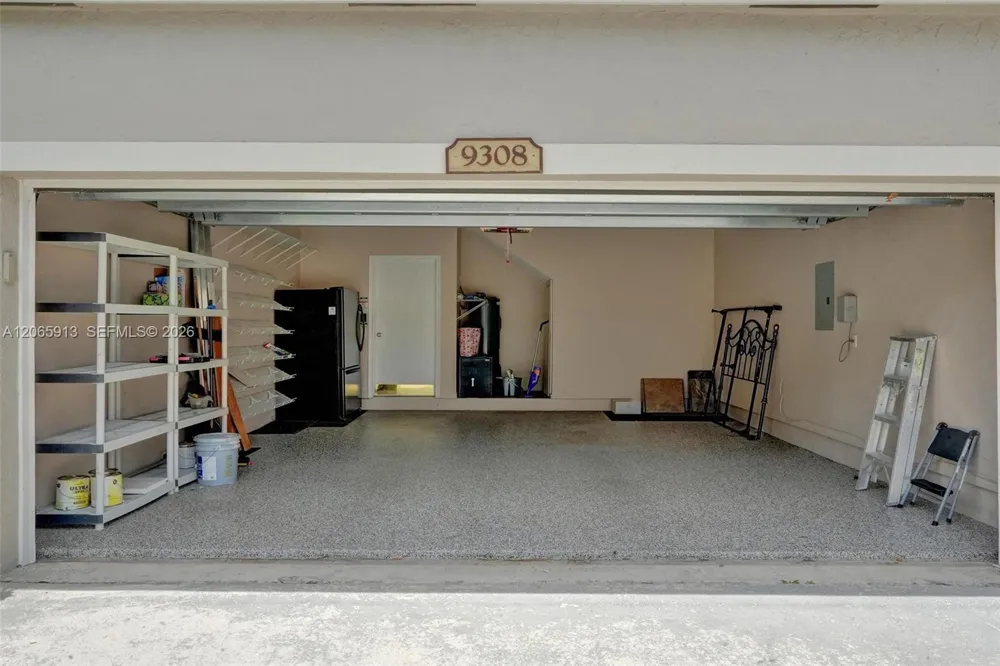 9308 NW 8th Cir Plantation, FL 33324
