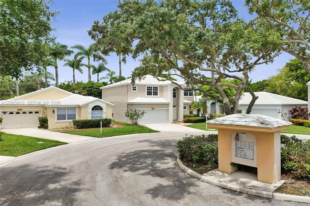 9308 NW 8th Cir Plantation, FL 33324