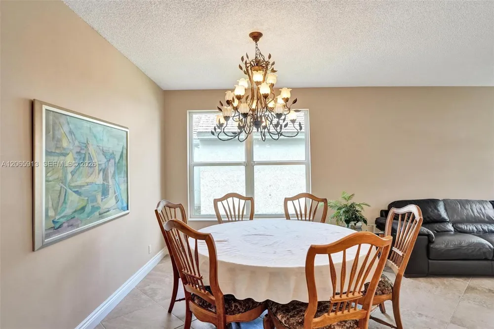 9308 NW 8th Cir Plantation, FL 33324