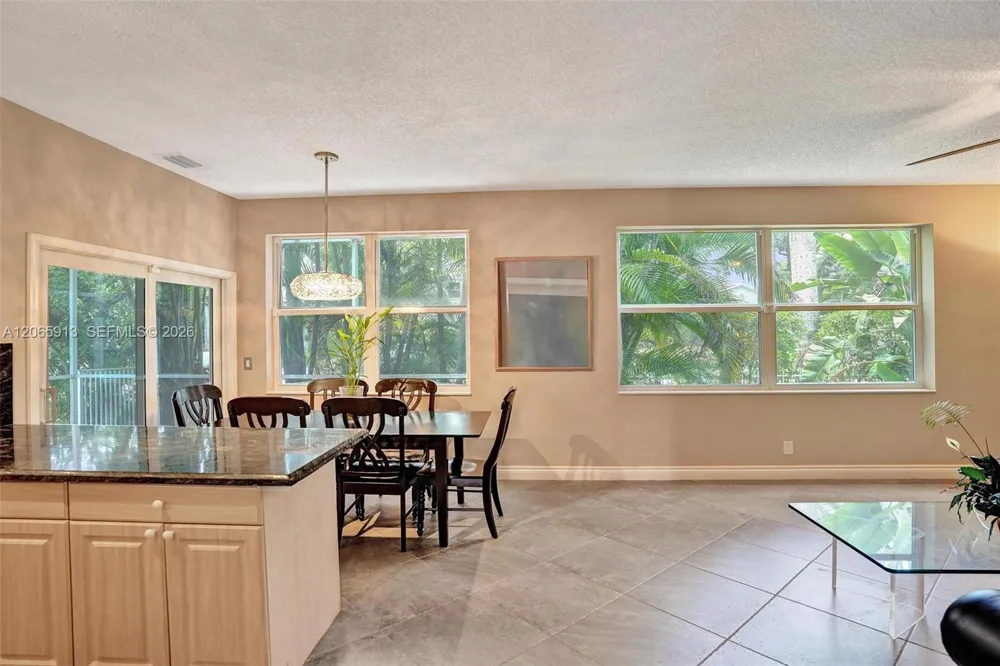 9308 NW 8th Cir Plantation, FL 33324