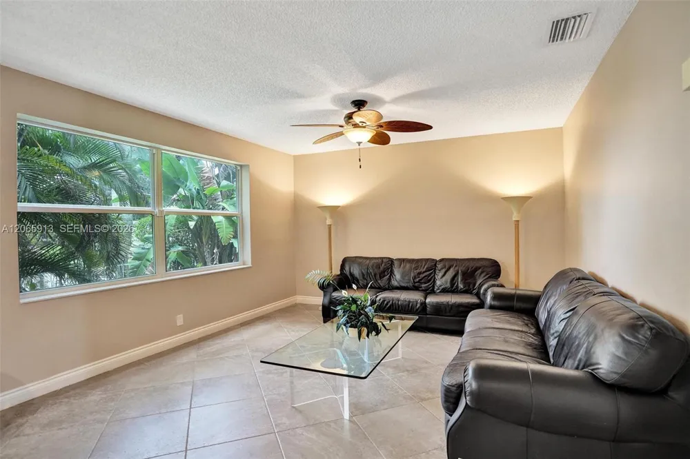 9308 NW 8th Cir Plantation, FL 33324
