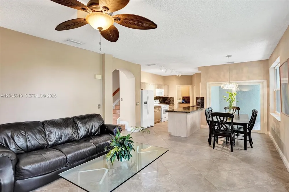 9308 NW 8th Cir Plantation, FL 33324