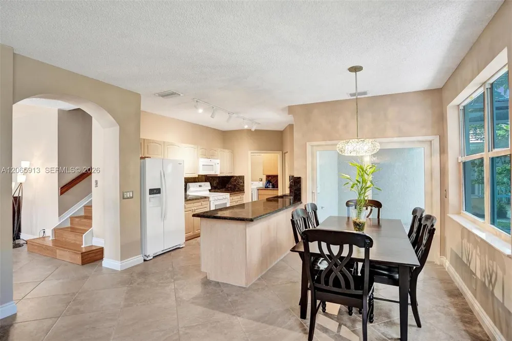 9308 NW 8th Cir Plantation, FL 33324