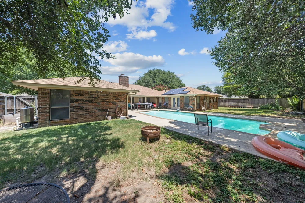 1223 Heather Street Grapevine, TX 76051
