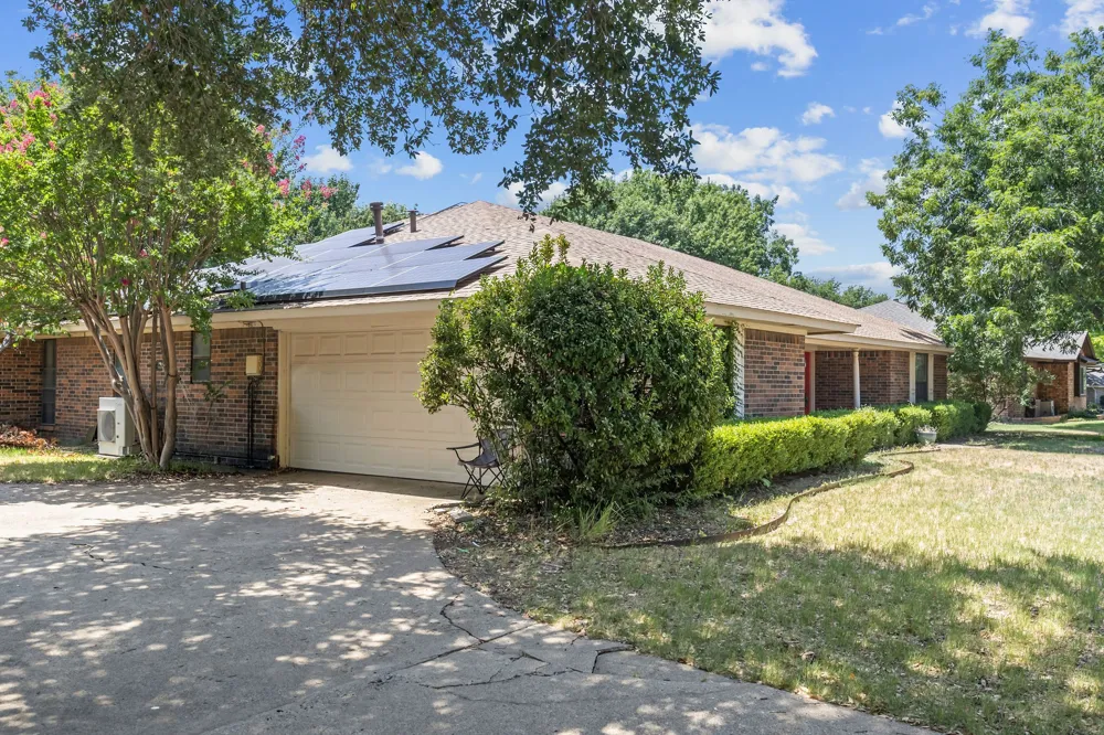 1223 Heather Street Grapevine, TX 76051