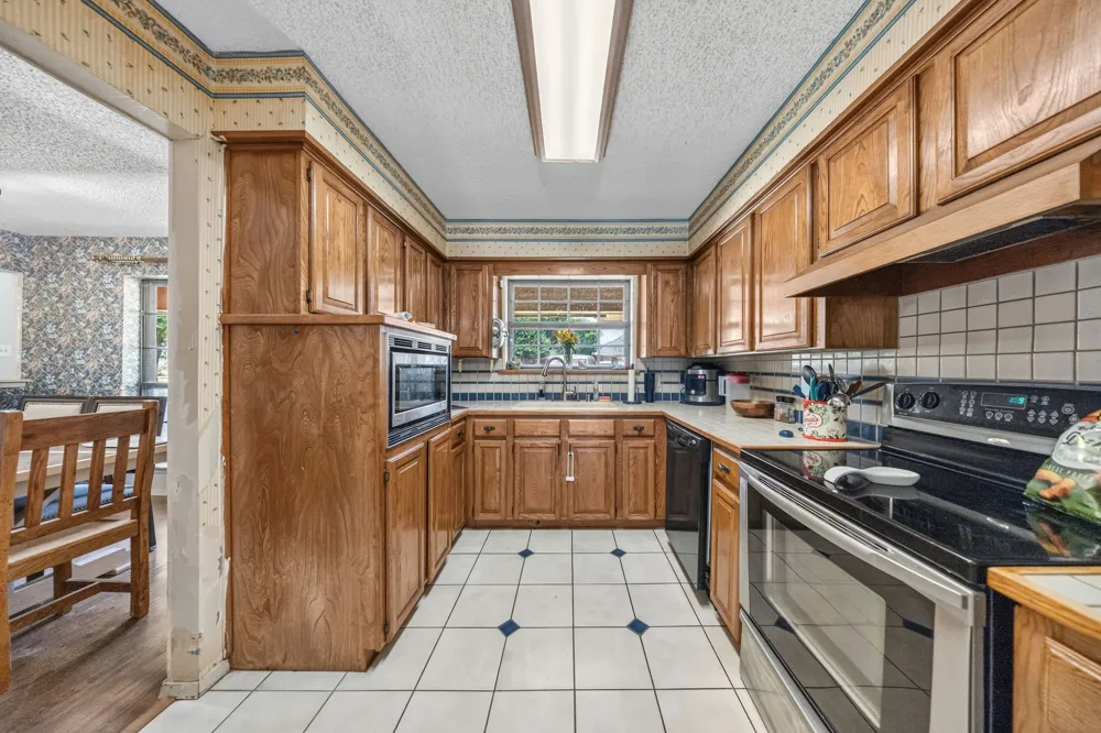 1223 Heather Street Grapevine, TX 76051