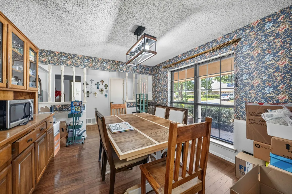 1223 Heather Street Grapevine, TX 76051