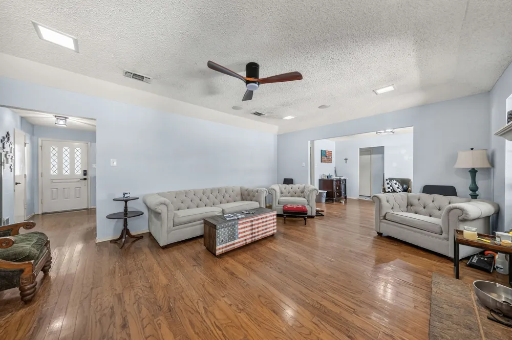 1223 Heather Street Grapevine, TX 76051