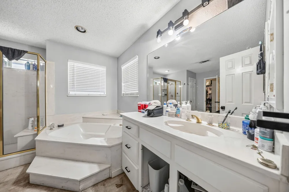1223 Heather Street Grapevine, TX 76051