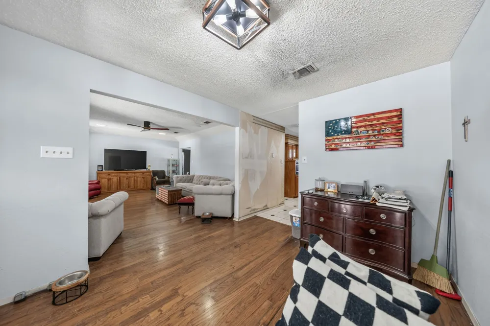 1223 Heather Street Grapevine, TX 76051
