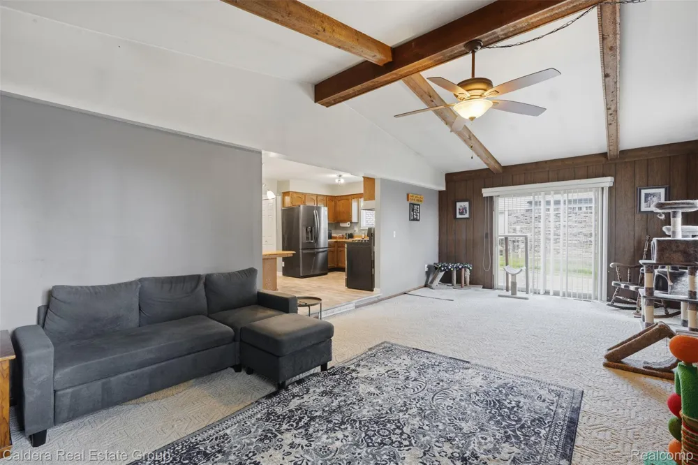 17592 Knollwood Drive Clinton Charter Township, MI 48038