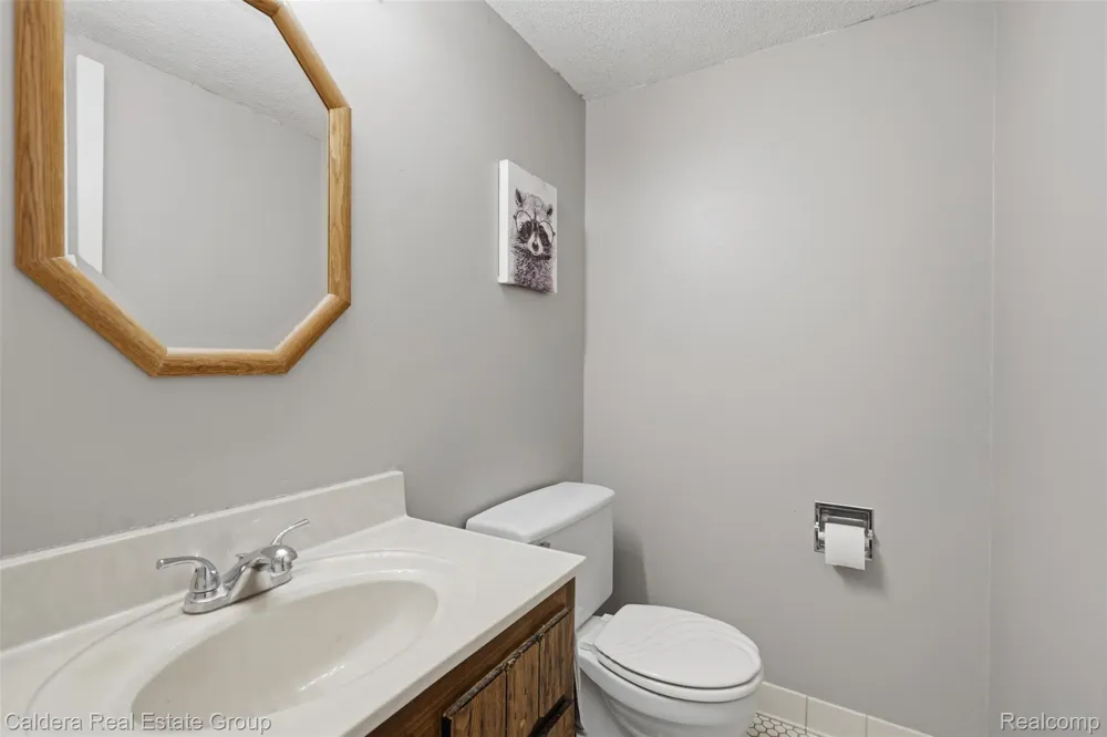17592 Knollwood Drive Clinton Charter Township, MI 48038