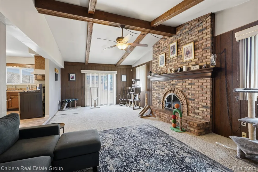 17592 Knollwood Drive Clinton Charter Township, MI 48038