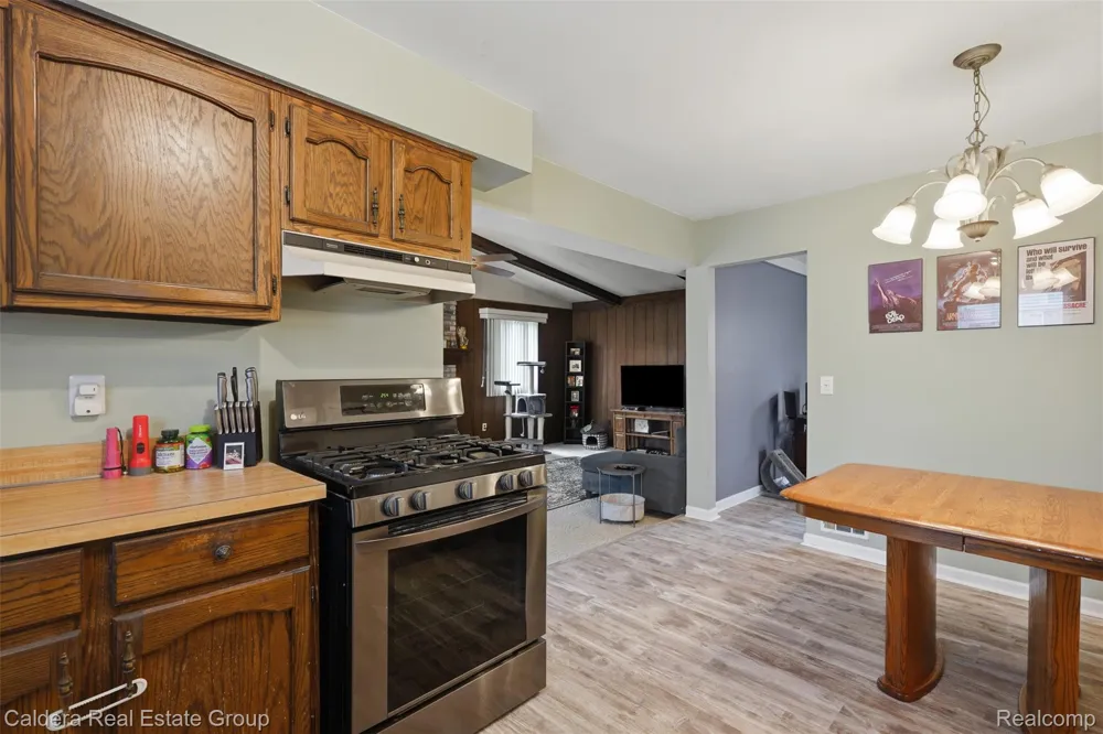 17592 Knollwood Drive Clinton Charter Township, MI 48038