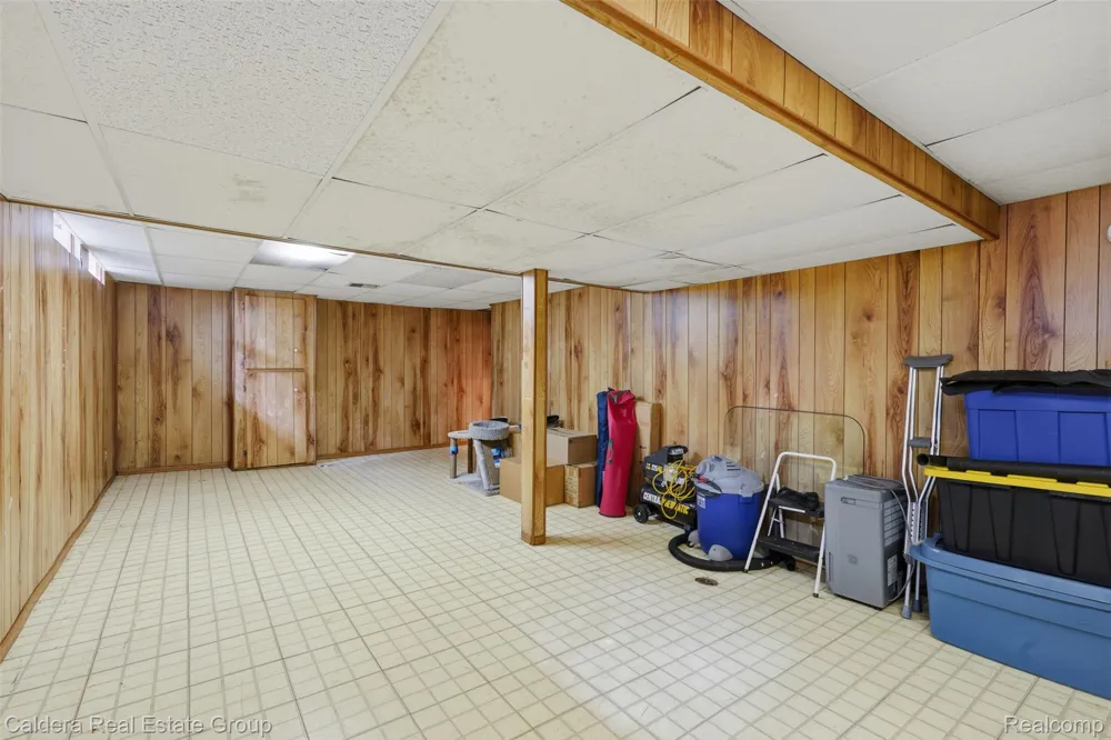 17592 Knollwood Drive Clinton Charter Township, MI 48038