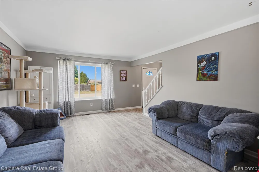 17592 Knollwood Drive Clinton Charter Township, MI 48038