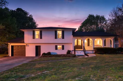 157 Mapleton Drive NW