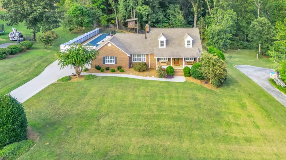 3046 Hawthorne Street Athens, TN 37303