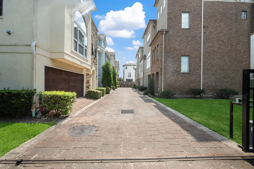 2716 Sherwin Street Houston, TX 77007