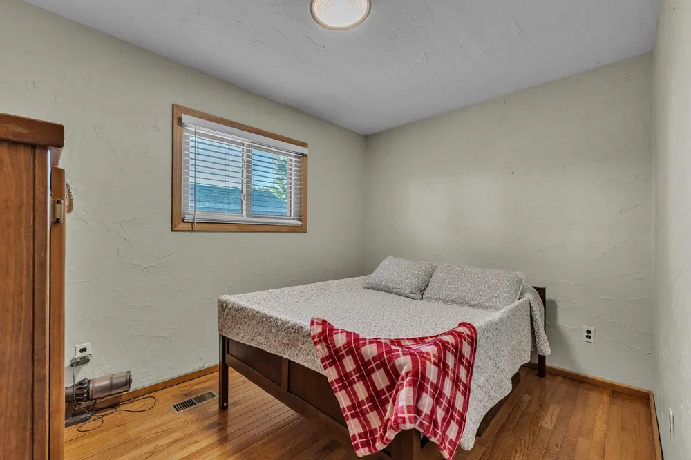 11148 Jackson Street Belleville, MI 48111