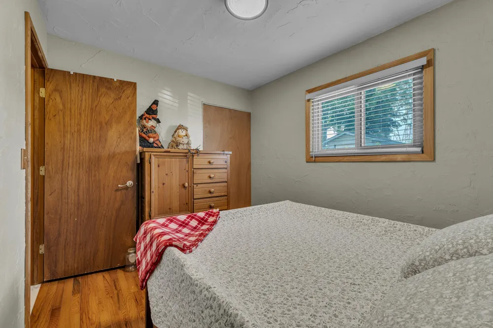 11148 Jackson Street Belleville, MI 48111