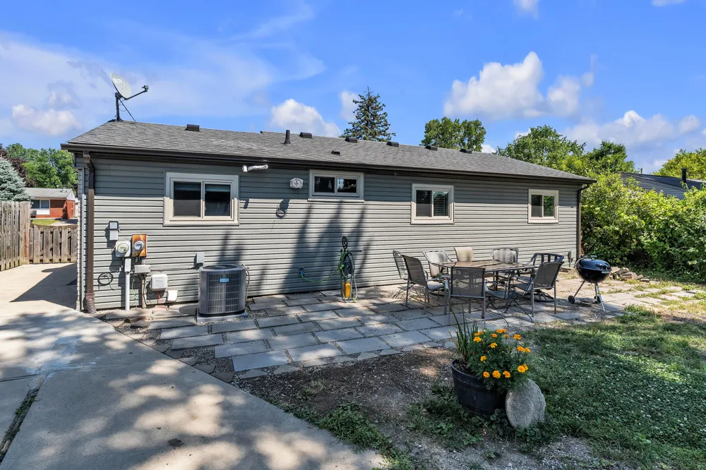 11148 Jackson Street Belleville, MI 48111
