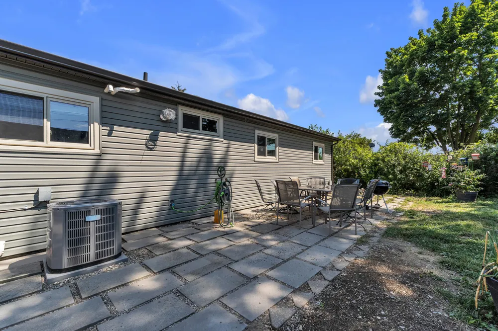 11148 Jackson Street Belleville, MI 48111