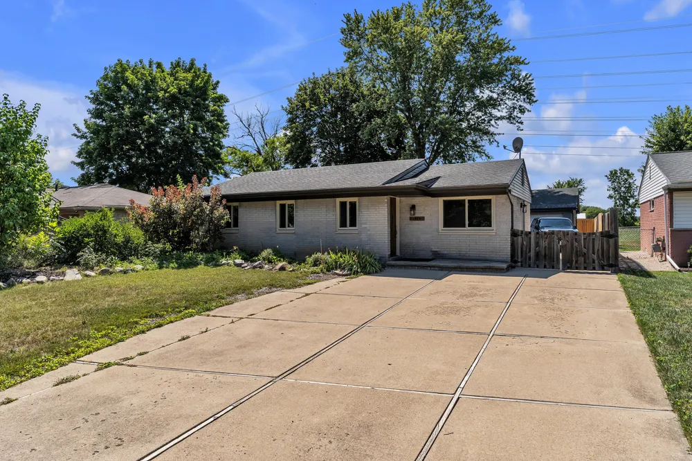11148 Jackson Street Belleville, MI 48111