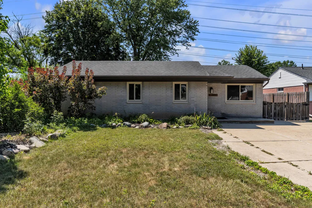 11148 Jackson Street Belleville, MI 48111