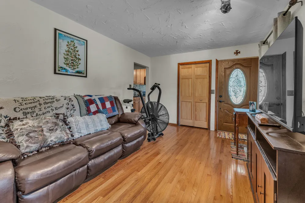 11148 Jackson Street Belleville, MI 48111