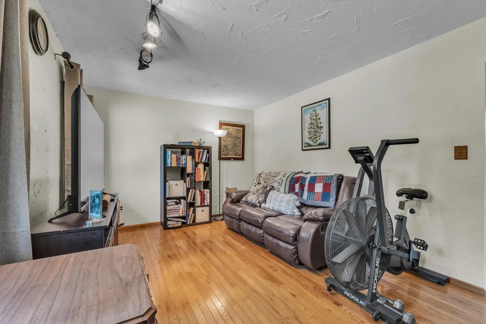 11148 Jackson Street Belleville, MI 48111