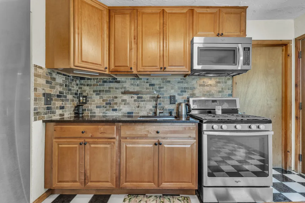 11148 Jackson Street Belleville, MI 48111