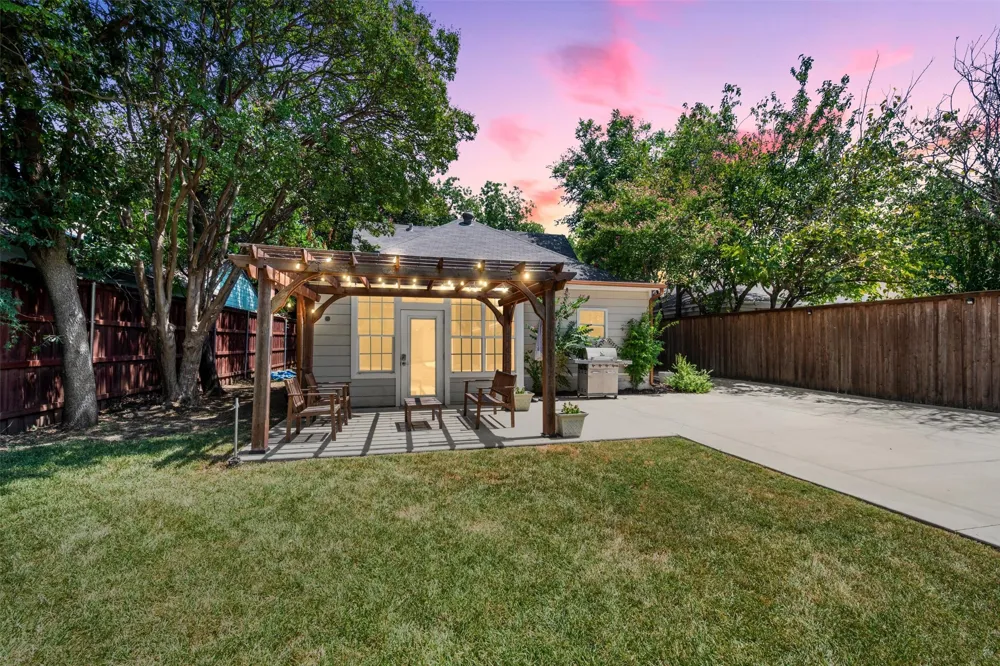 5223 Denton Drive Dallas, TX 75235