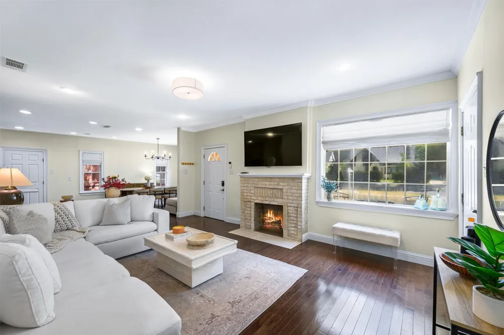 5223 Denton Drive Dallas, TX 75235