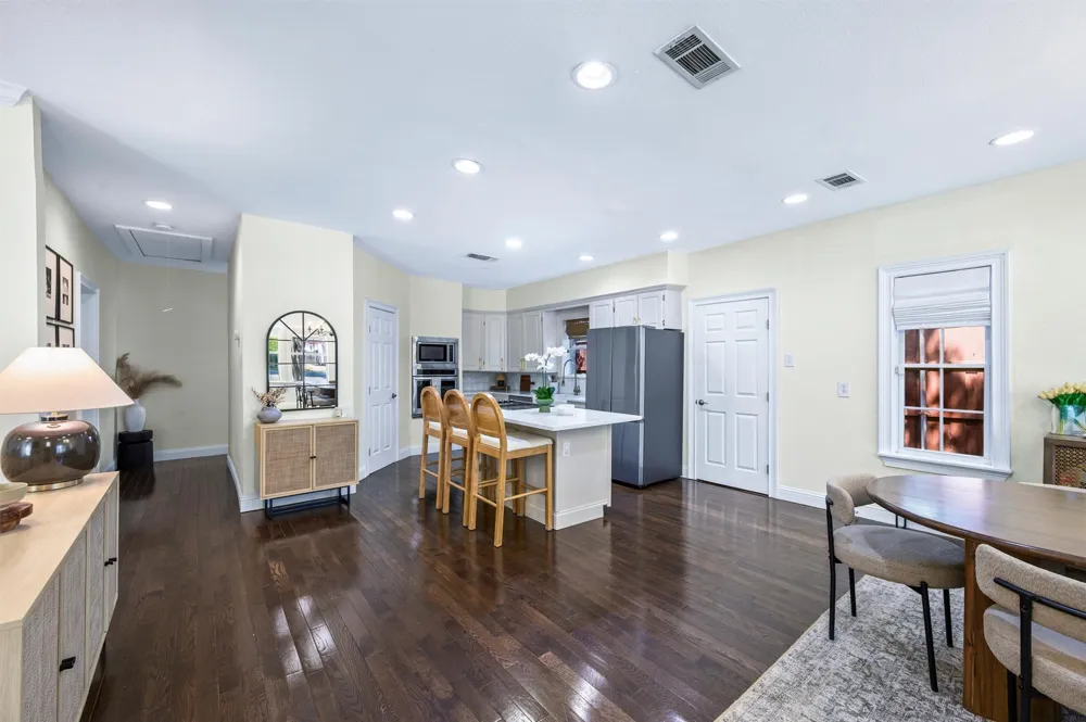 5223 Denton Drive Dallas, TX 75235