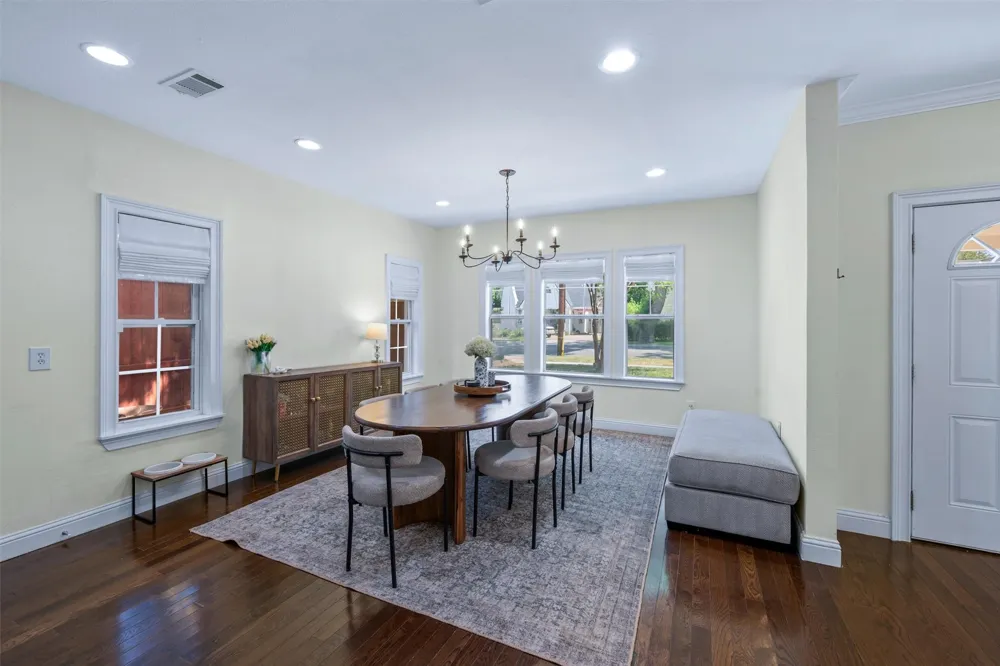 5223 Denton Drive Dallas, TX 75235