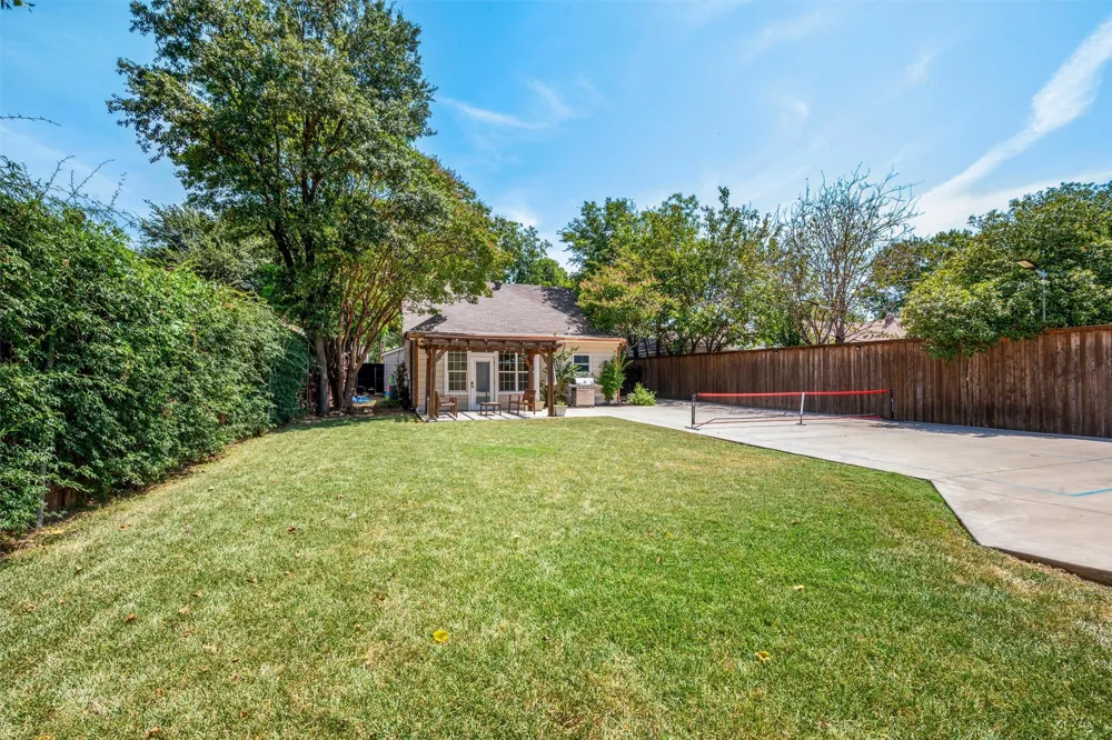 5223 Denton Drive Dallas, TX 75235