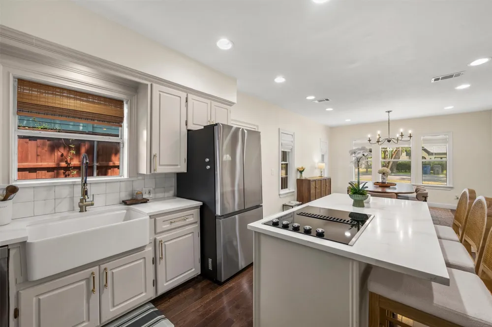 5223 Denton Drive Dallas, TX 75235