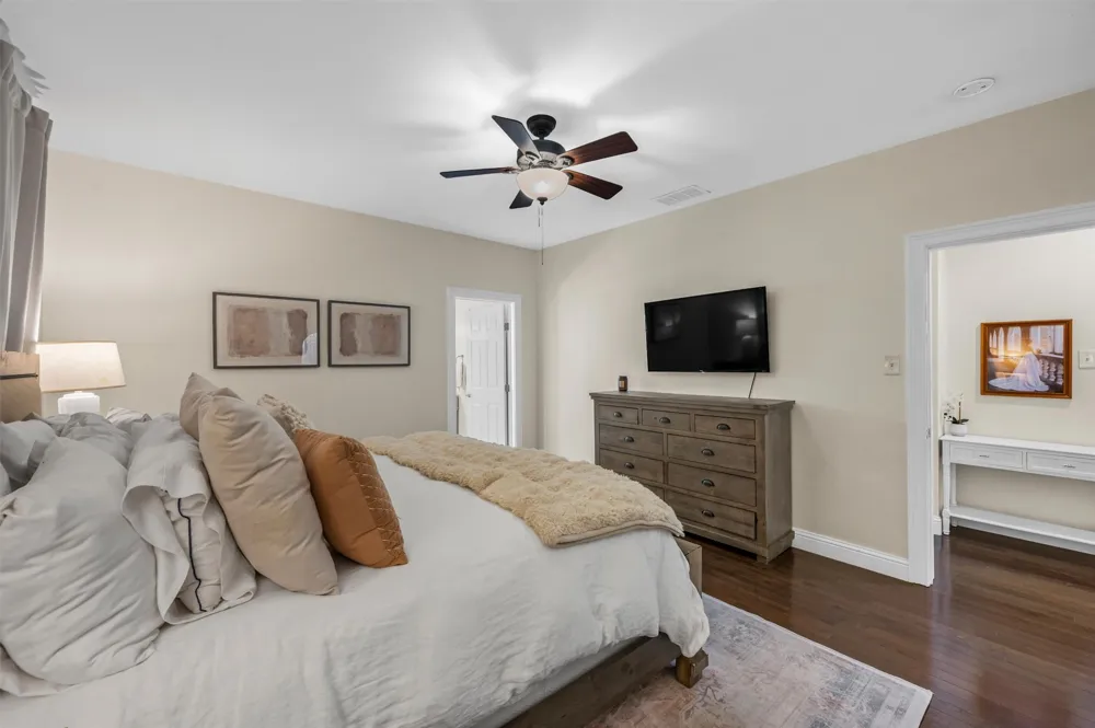 5223 Denton Drive Dallas, TX 75235