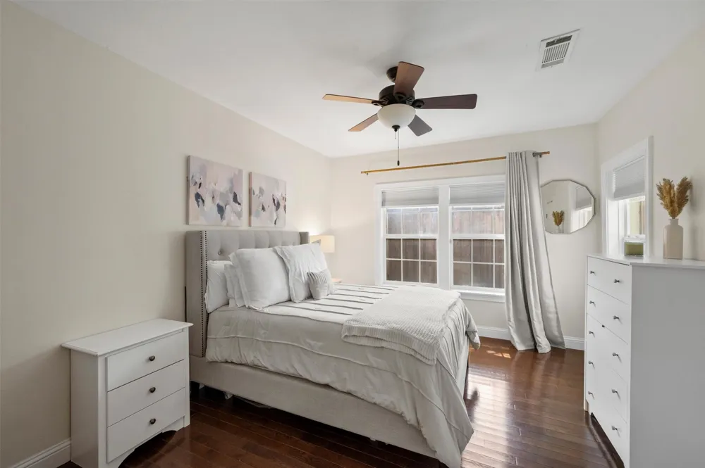 5223 Denton Drive Dallas, TX 75235