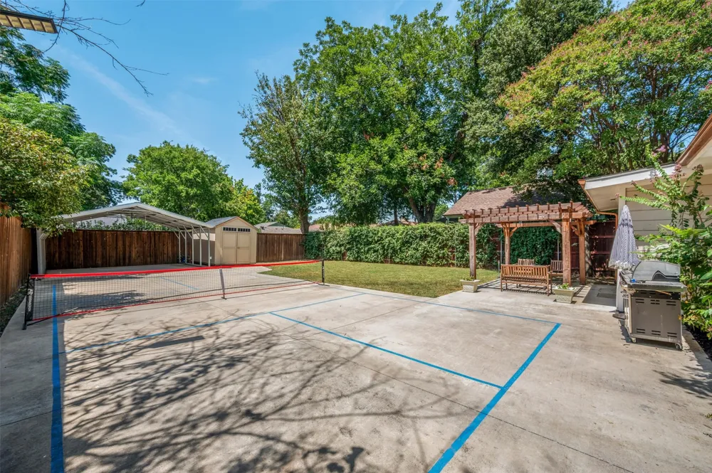 5223 Denton Drive Dallas, TX 75235