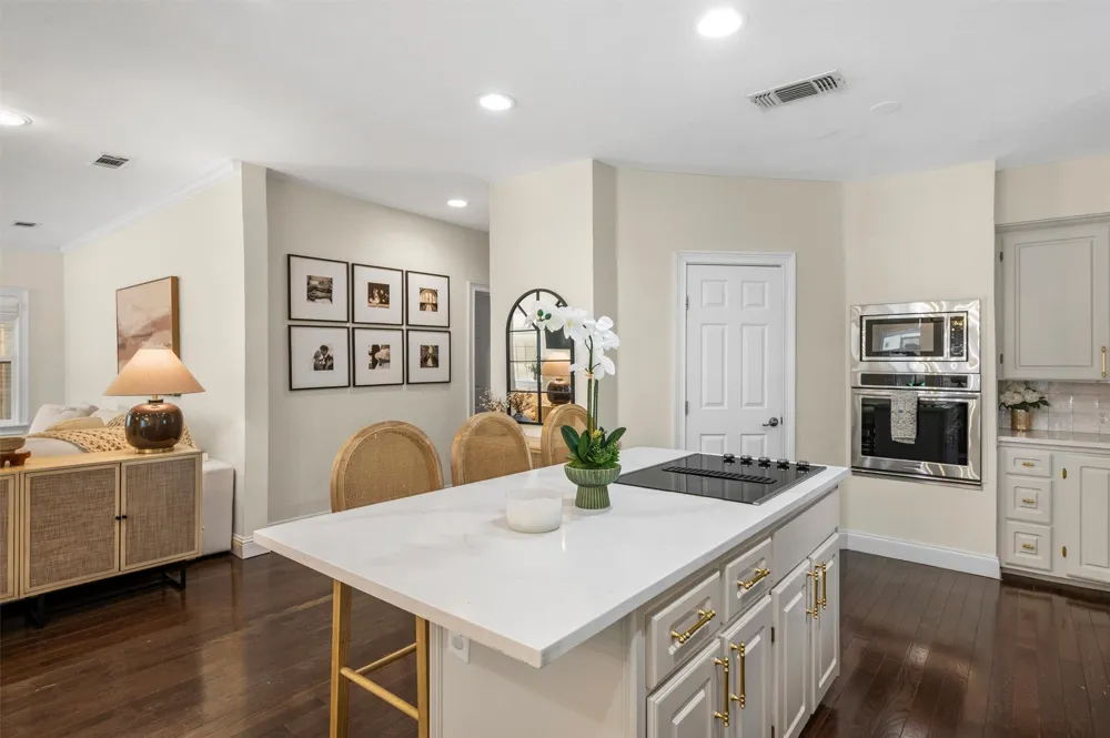 5223 Denton Drive Dallas, TX 75235