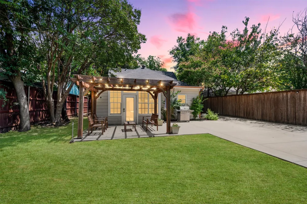 5223 Denton Drive Dallas, TX 75235