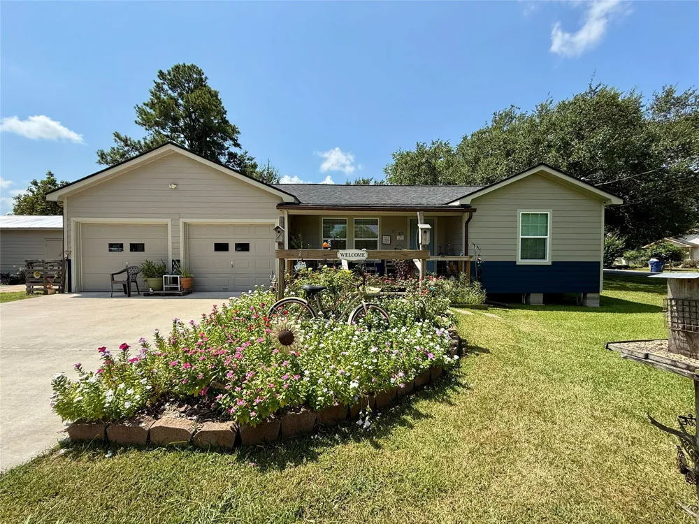 317 Crews Way West Columbia, TX 77486