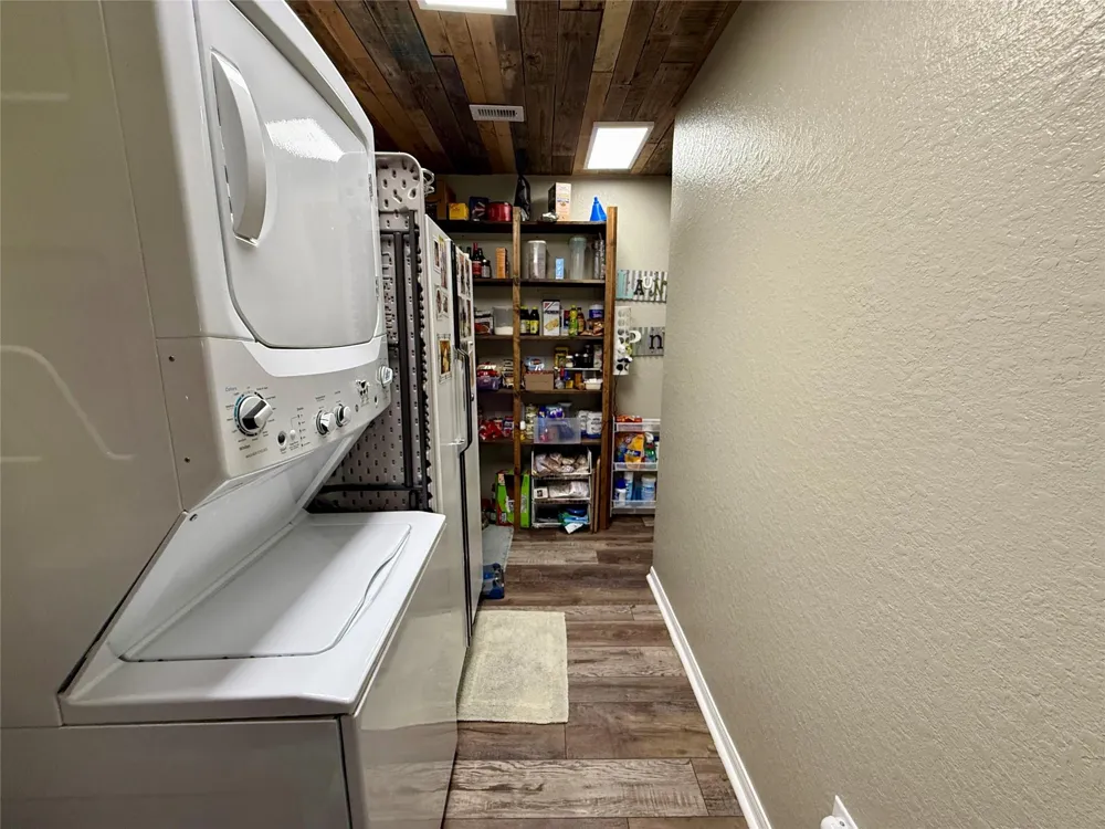 317 Crews Way West Columbia, TX 77486