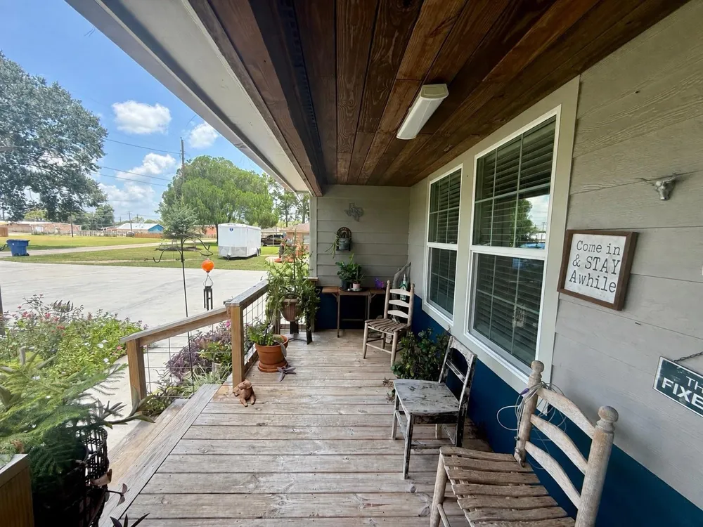 317 Crews Way West Columbia, TX 77486