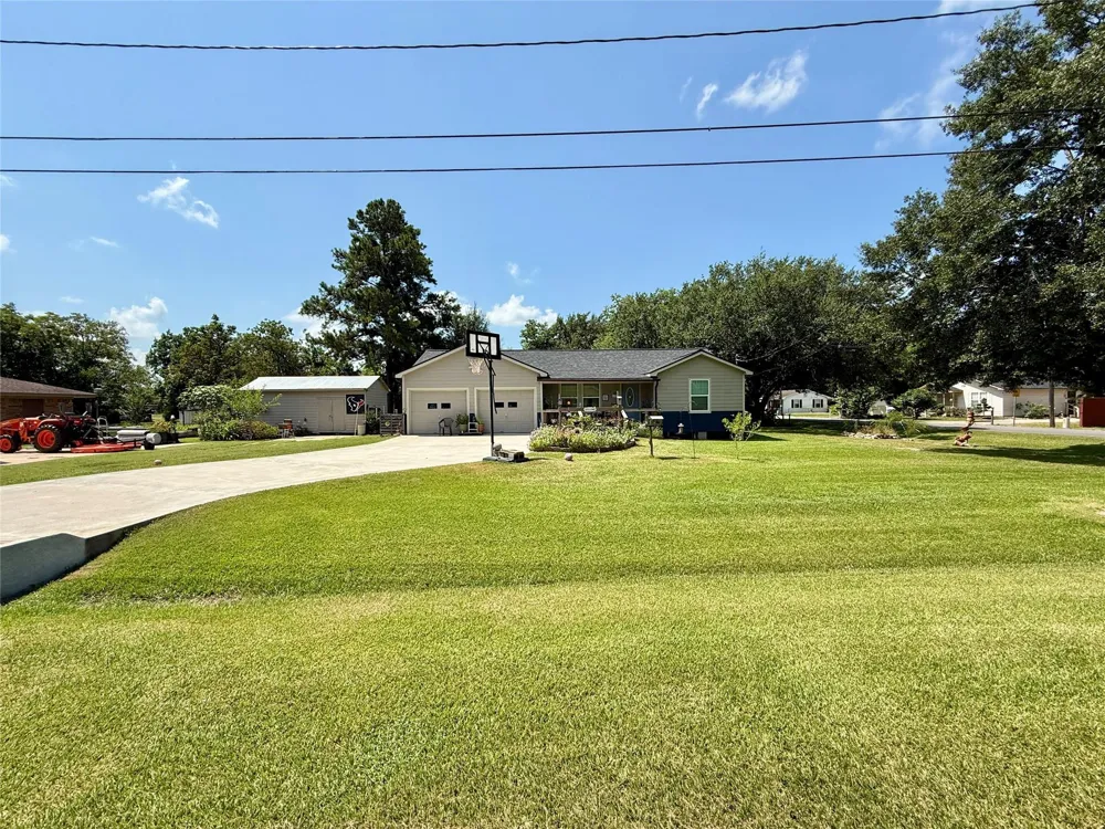 317 Crews Way West Columbia, TX 77486